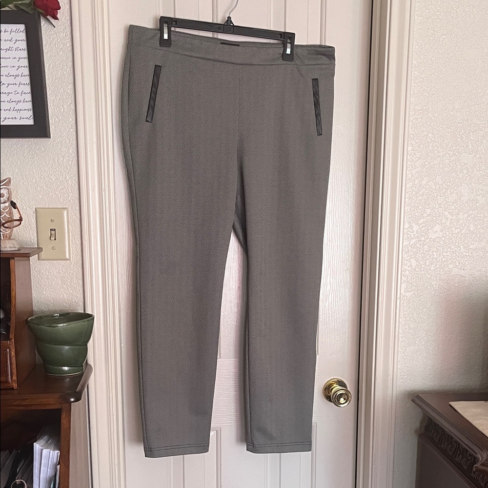Soho • Women’s plaid pull up stretch pants • Size XL